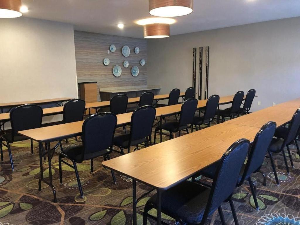 Holiday Inn Express Munising-Lakeview Hotel By Ihg Exteriör bild